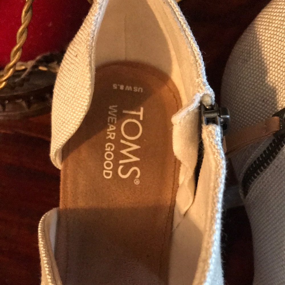 TOMS Cream Canvas Cross-Strap Block Heel Sandals - Picture 3 of 6